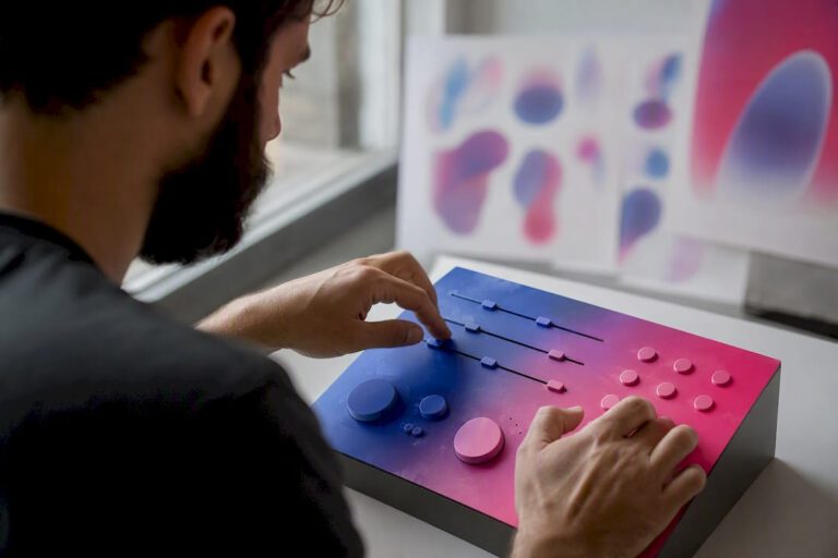 Blog 17 Concepteur UX ajustant les commandes de l'interface